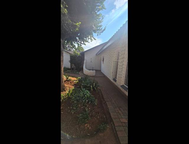3 BEDROOM HOUSE FOR SALE IN VANDERBIJLPARK SE 2